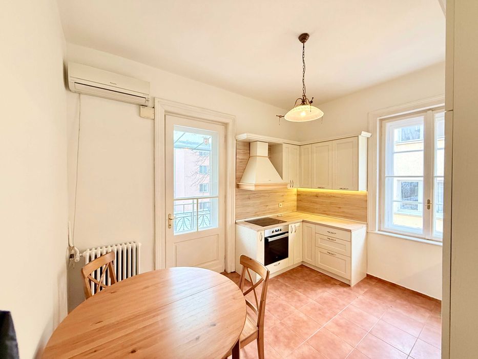 Дава се под наем Многостаен апартамент в София, Докторски паметник - 226 кв.м за 2792.76 € - Снимка #10