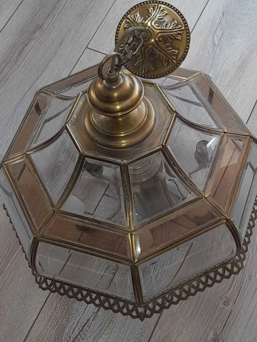 Продам люстру на потолок