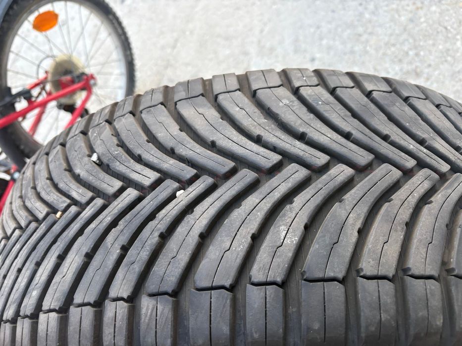 Vand 2 anvelope de iarna 225 50 R18 Bridgestone