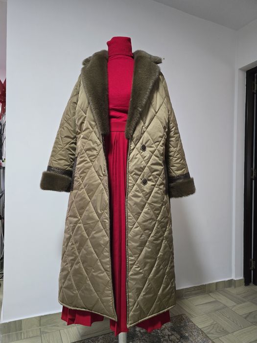 Geaca cu guler si maneci din blana, cordon propriu