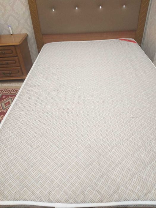 Продам матрас цвет белый