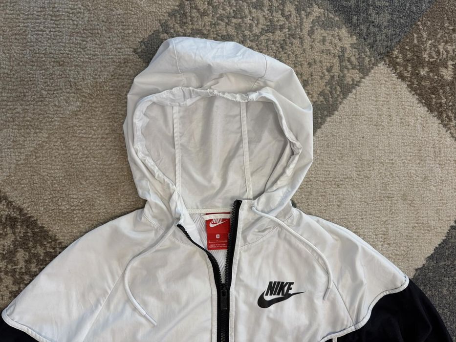 Дамска ветровка Nike