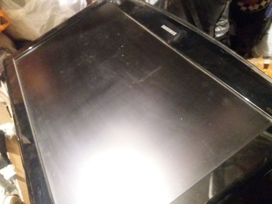 Продам жк телевизор 102 диагональ, не включается