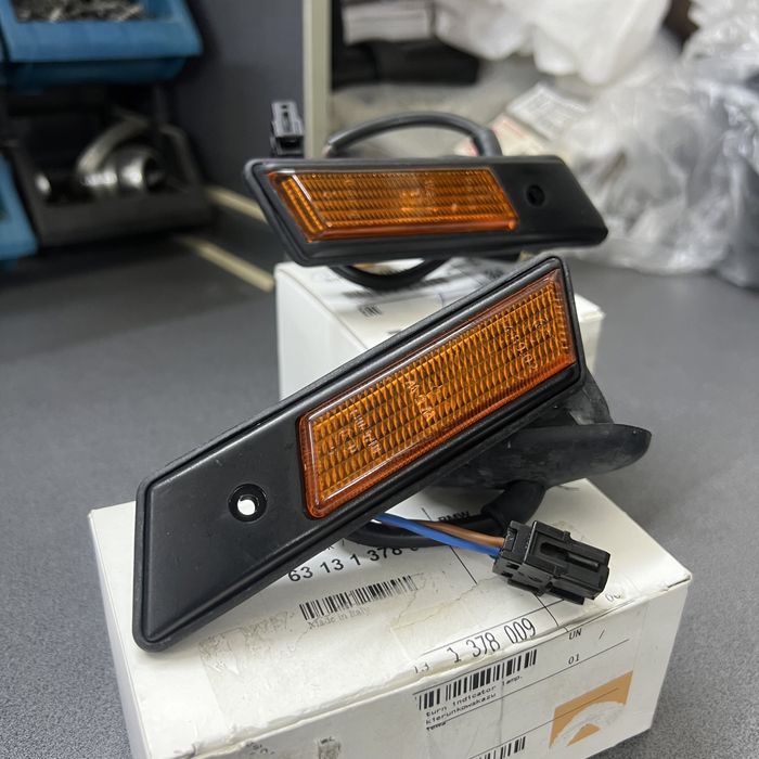 Новые ориг повторители поворотников bmw e34 e32 бмв е34 е32