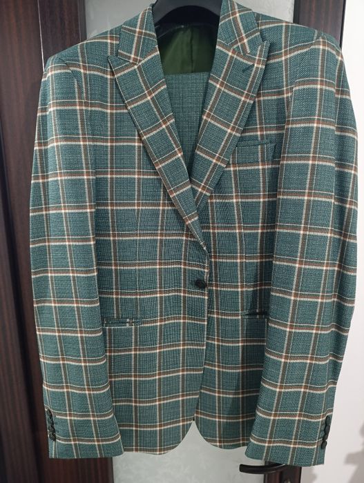 Vând costum Renzo Martinelli