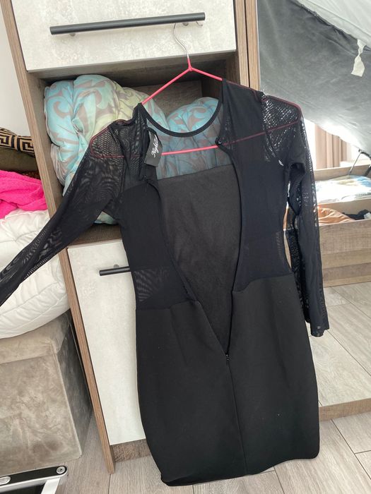 Черна дамска рокля с деколте на гърба р-р XS