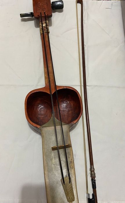 Қыл қобыз сатылады