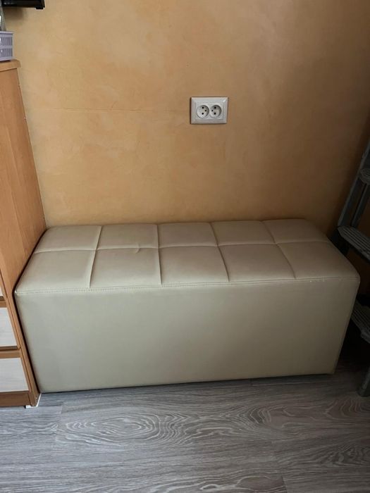 Диван, стол, вентилятор