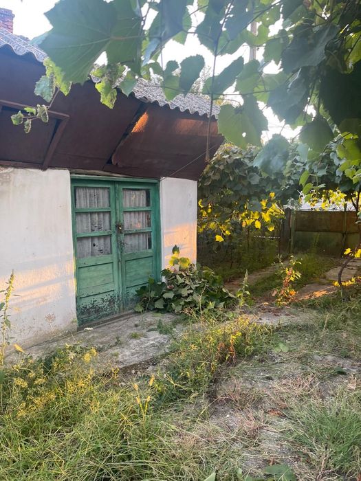 Casă locuibilă + 4.131 mp teren,județ Gorj, comuna Vladimir, sat Frasin.