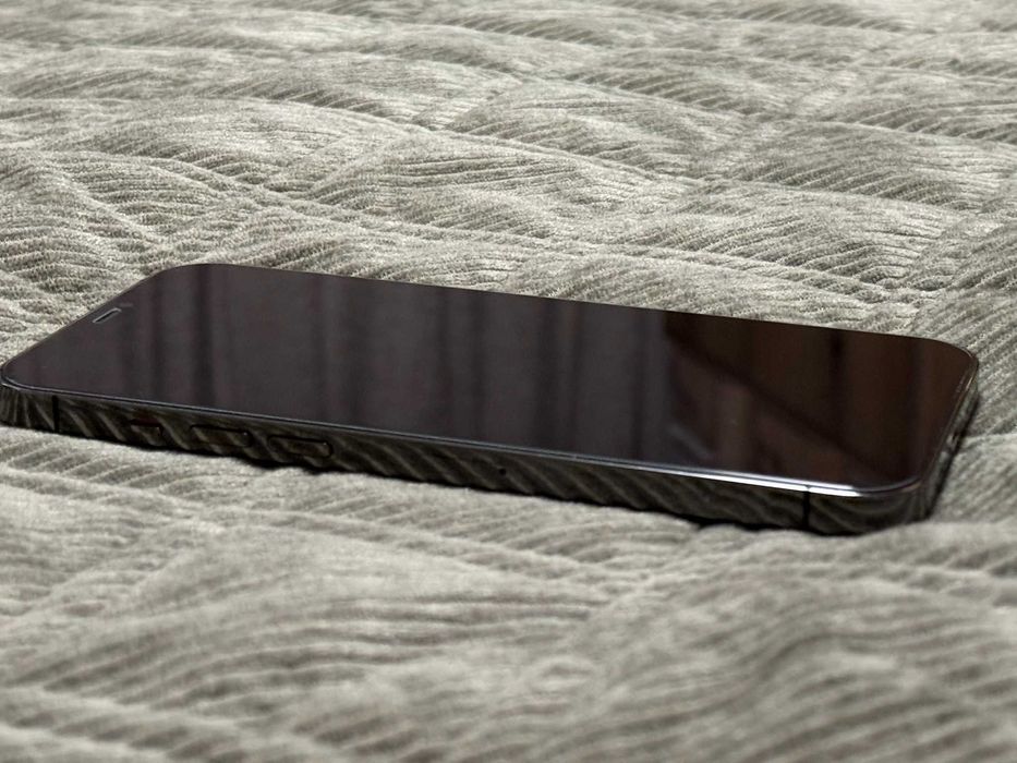 iPhone 12 Pro Max 128gb с протектори и калъфи