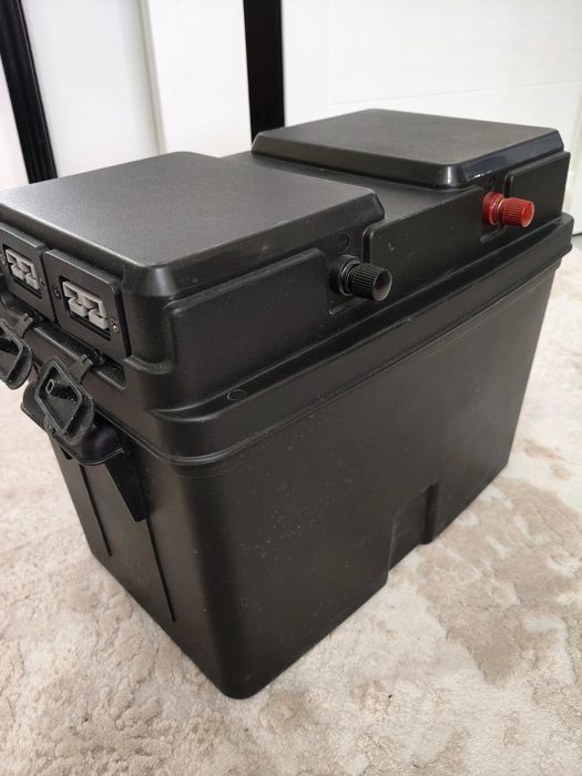 Продам аккумулятор с боксом