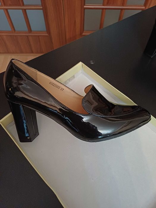 Женская обувь разная