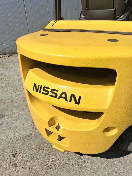 motostivuitor diesel 3 tone la 3 metri Nissan Unicarriers an fab 2020 in rate