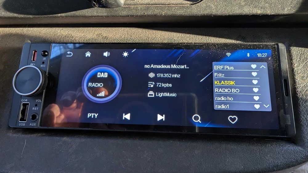 CarPlay / Android Auto радио 6.36” + Rear View Camera + Wireless Adapter (ПОДАРЪК)