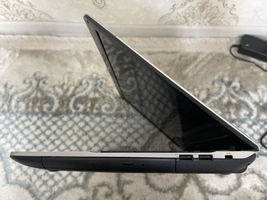 Продам ноутбук Samsung Np300 Core i3