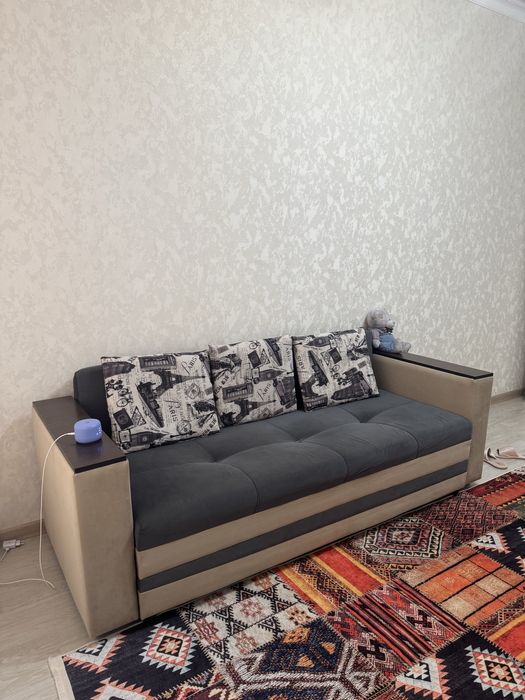 Продам диван и шторы блэкаут.