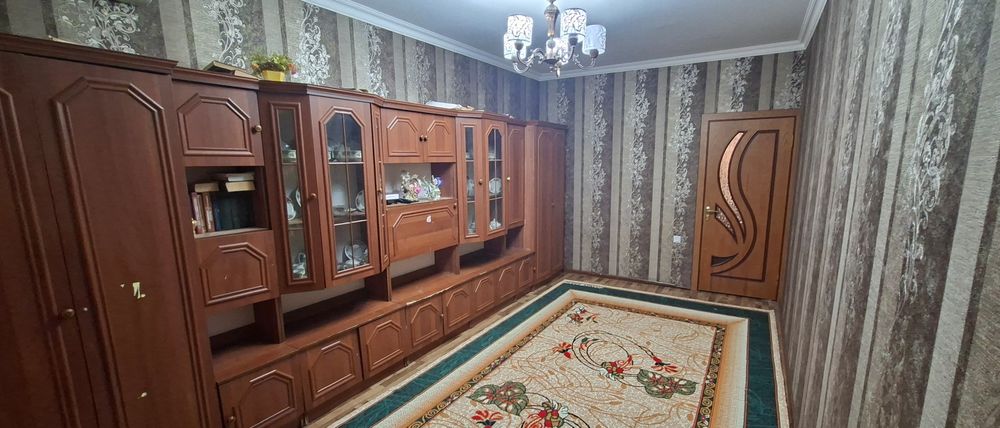 Navoiy shaxar 8-maktabdi oldidan 3 xonalik uy