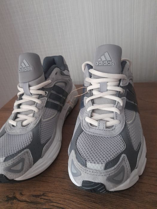 Adidas Response маратонки 40 номер.