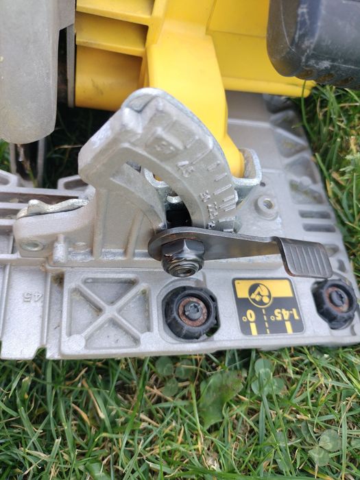 Circular dewalt 1600w