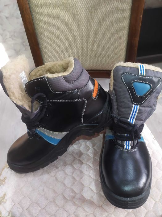 Продам спец обувь