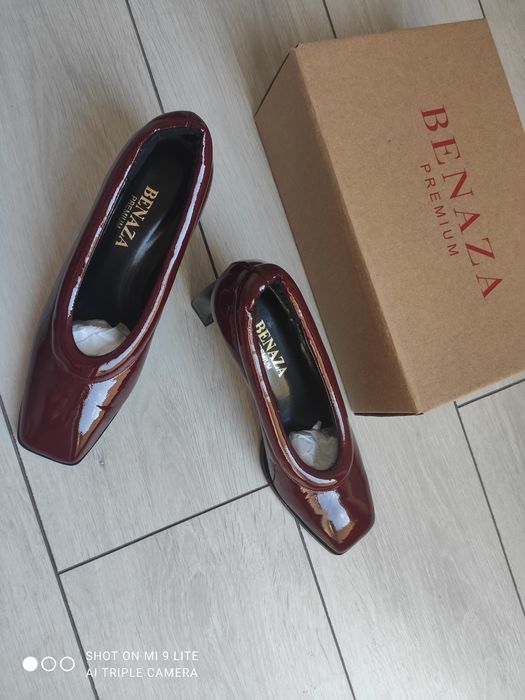 Pantofi de lac cu vârf pătrat