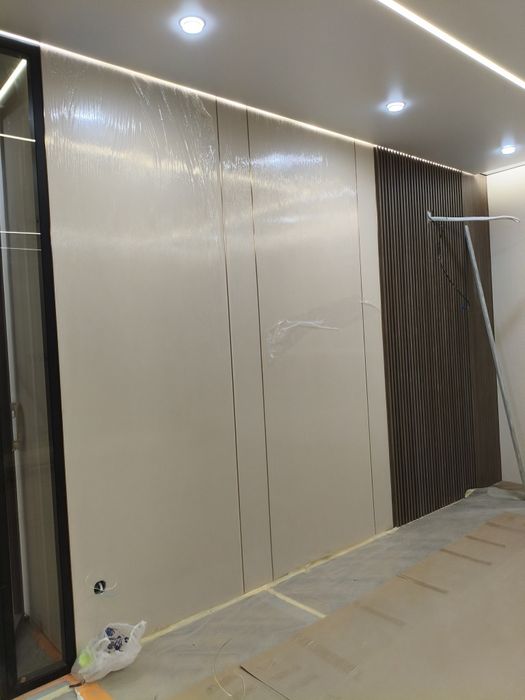 Натяжные потолки и бамбуковые панели