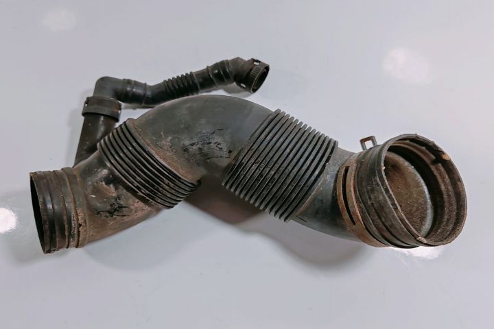 Furtun admisie aer 3C0129654M Volkswagen VW Golf a 5-a generatie