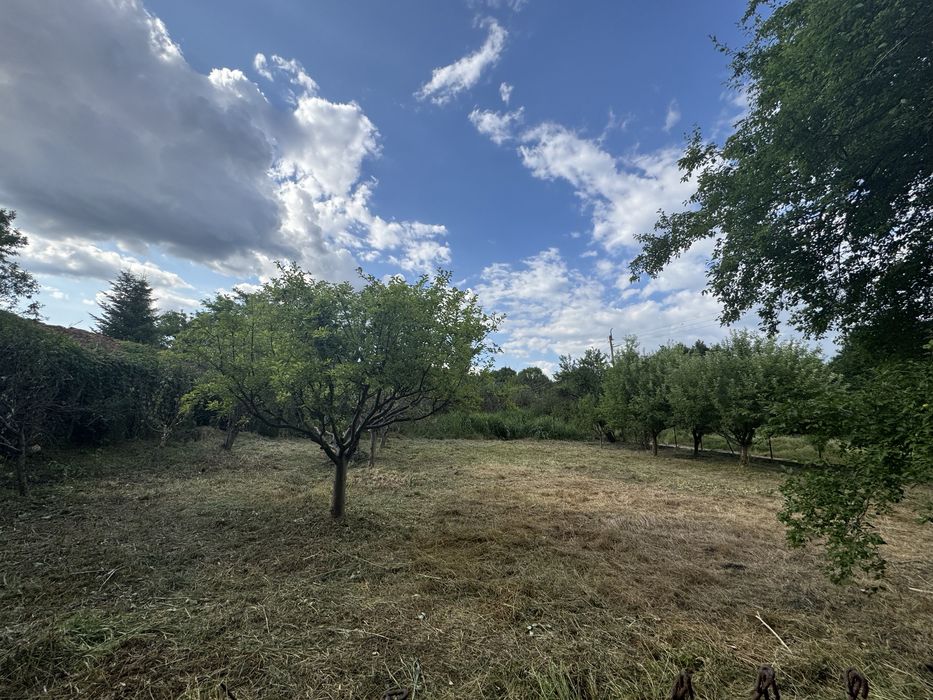 Продавам Парцел село Крайници