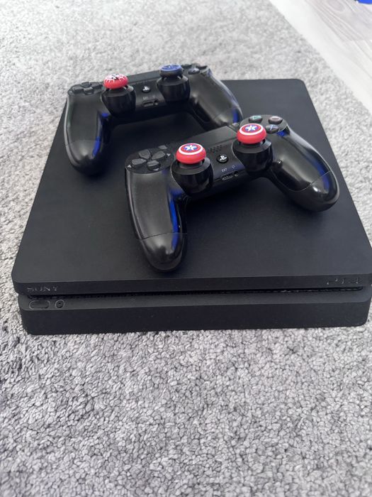 Vând Playstation 4 (PS4) slim