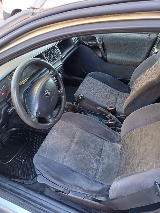 Продавам Опел вектра