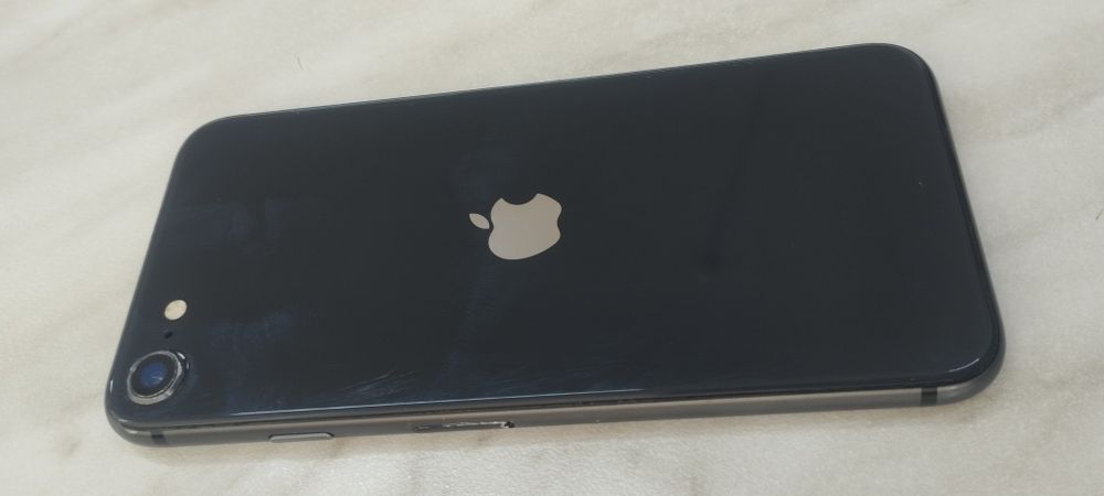 продам Iphone SE 2020 64gb