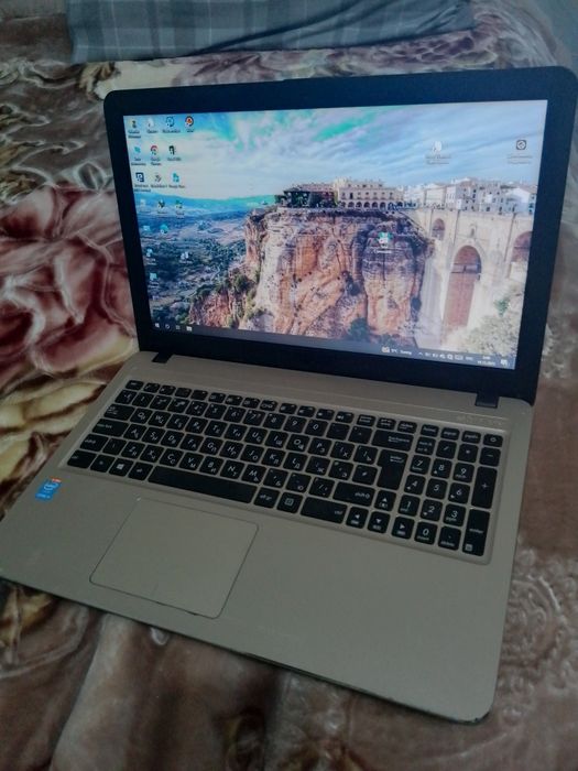 Noutbook asus core i3, 1trb, ssd240