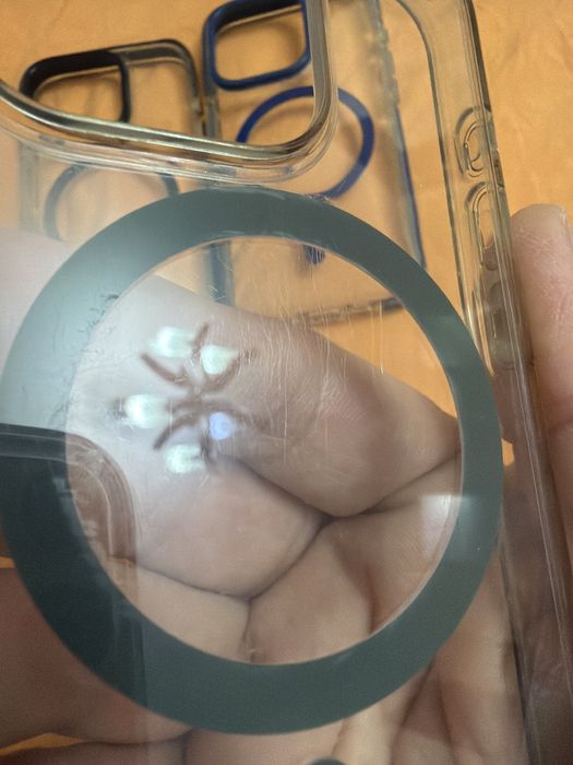 3 huse iPhone 15 Pro MagSafe – 1 Spigen + 2 transparente – stare bună