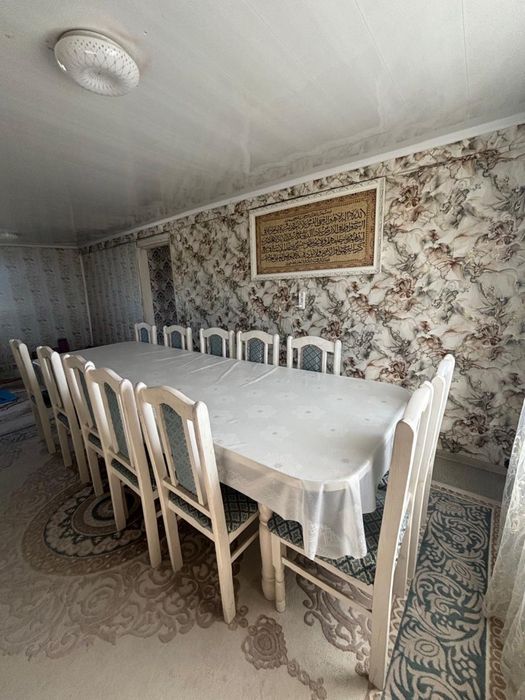 Стол и морозильник хорошего качества