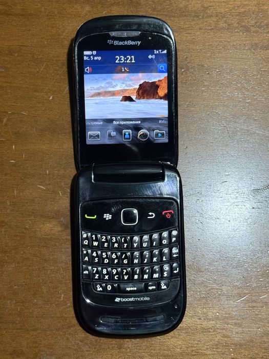 BlackBerry Style 9670