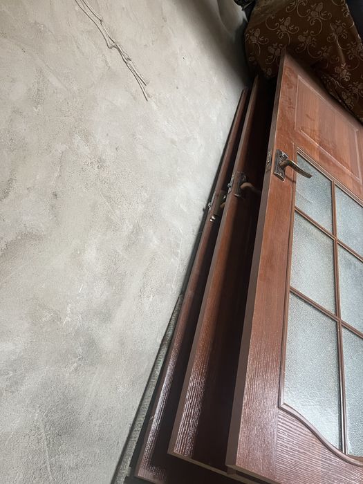 Есиктер сатылады. Б/у 7 есик,комплект