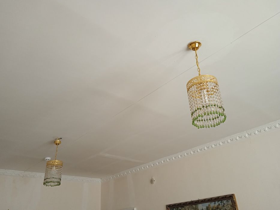 Продается  хрустальная люстра