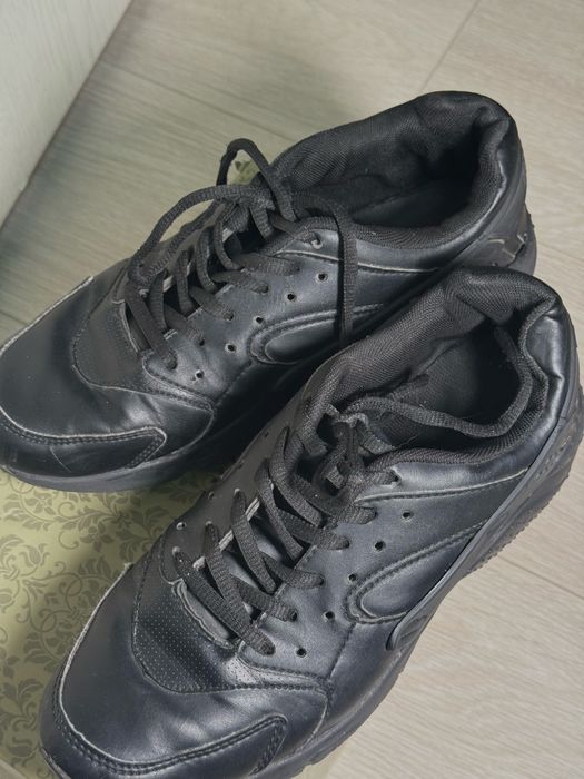 Продам кроссовки