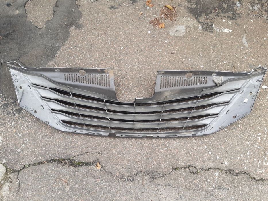 Решетка радиатора Toyota Sienna 2010г-2017г