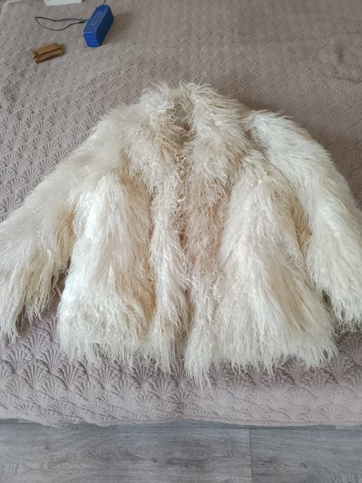 Продам полушубок натуральная.