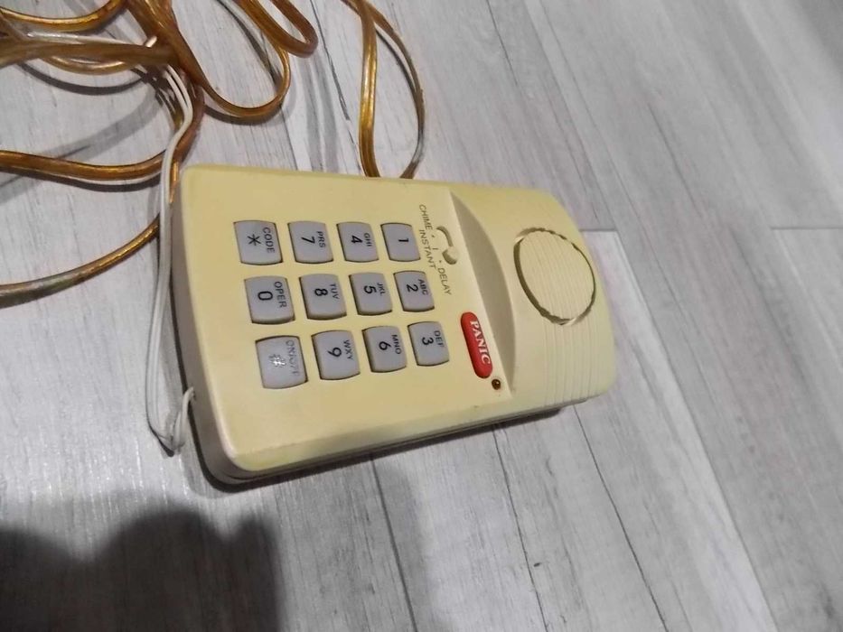 dispozitiv alarma securitate si suport USB/kit telefon  - 60/150 lei