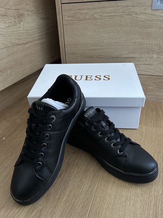 НОВИ Обувки GUESS 40 номер