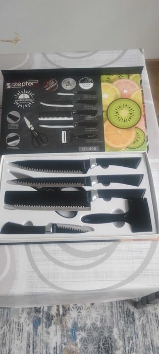 Продава се комплект ножове Zepter