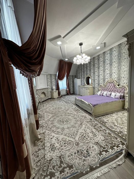 3-қаватли кирпичдан қилинган уй мебел ва техникалар билан сотилади.