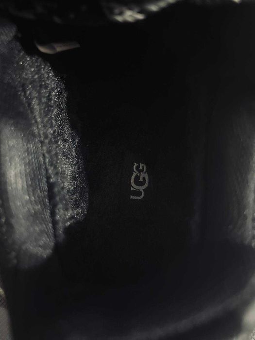 UGG Lowmel Black