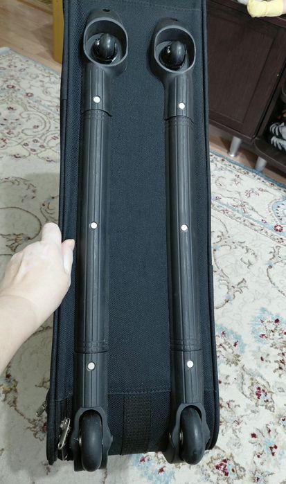 Чемодан, дорожный. Узкий.