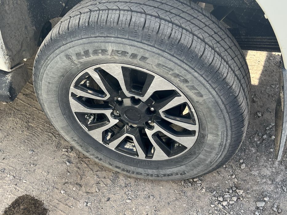 Продам шины бу от машины прадо