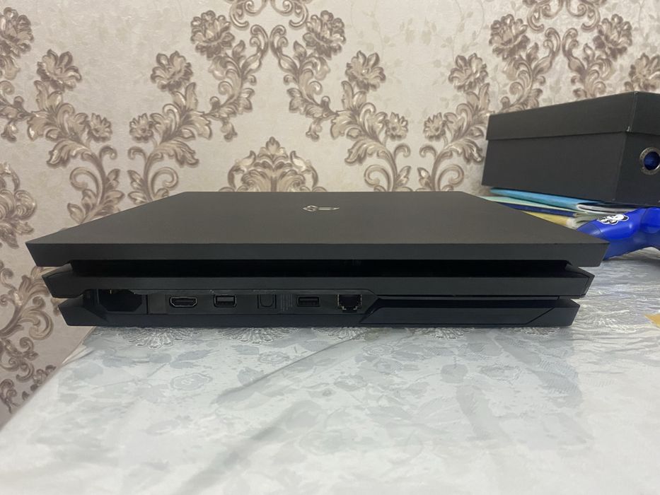 PS4 pro,состояние хорошее
