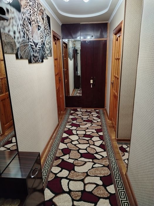 Uy  sotiladi srochna  Uchtepa 15 Kv  22 dom 5 etaj 40 kv