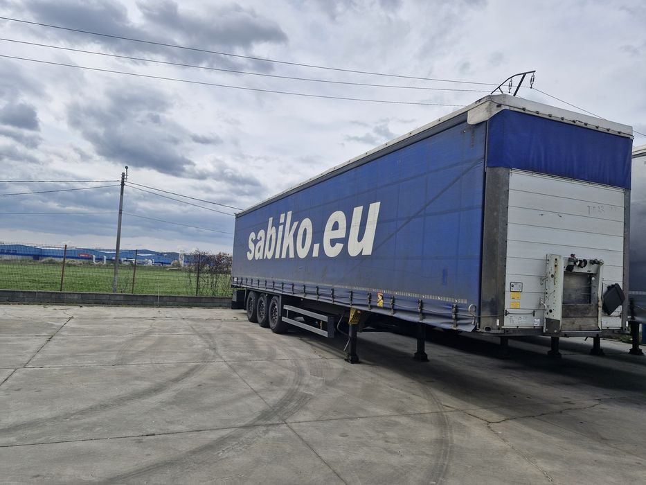 Vând semiremorca SCHMITZ CARGOBULL 2013 standard